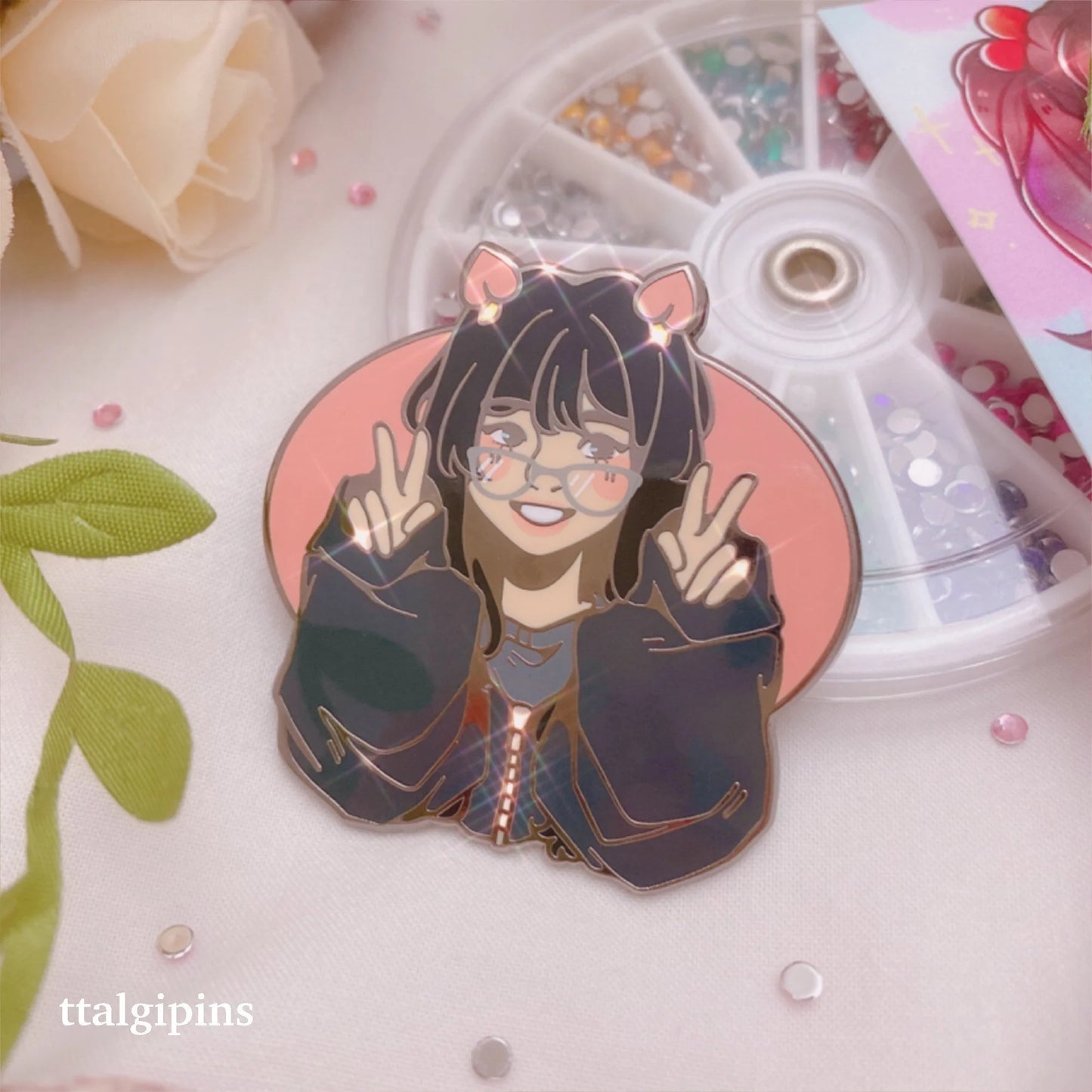 Twice ‘Peachy Momo’ Enamel Pin